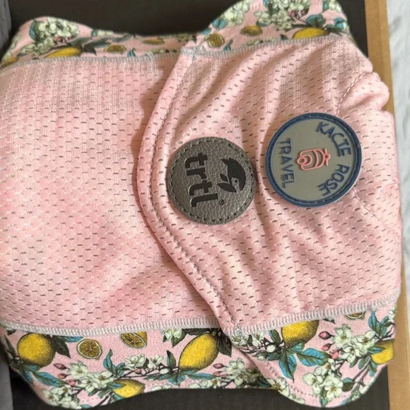 Trtl travel pillows - Picture 3 of 5